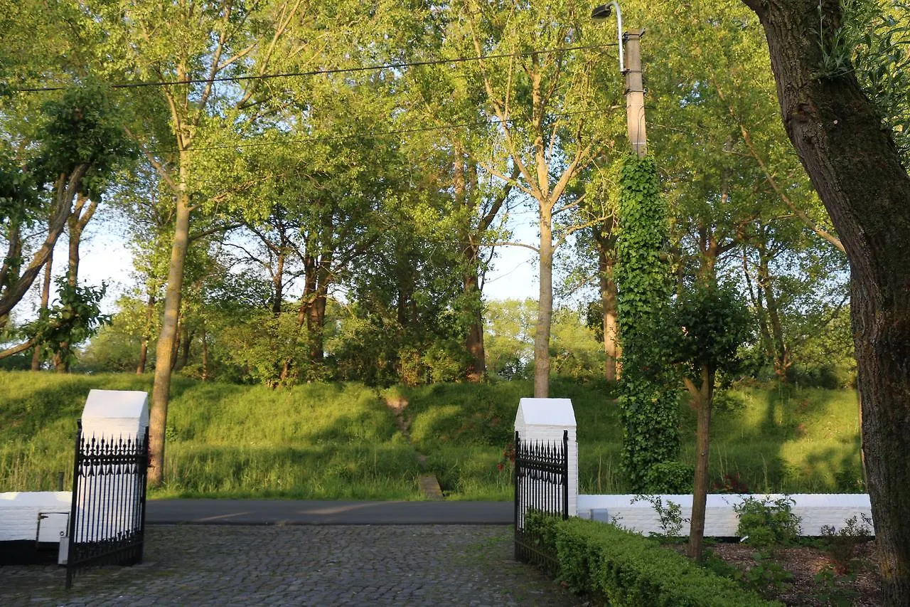 B&B Pronkenburg Lissewege Bed & Breakfast Bruges